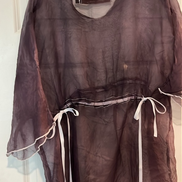 Beautiful Cynthia Ashby layering top - Picture 2 of 6